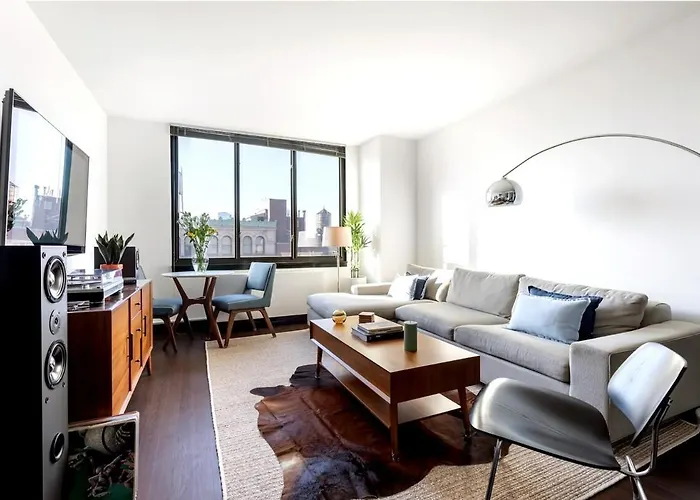 Doorman! High Floor! Views! Elevator! Free Gym!