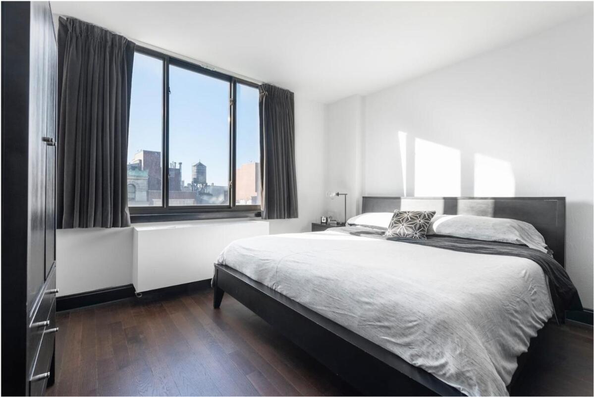 Doorman! High Floor! Views! Elevator! Free Gym! * New York