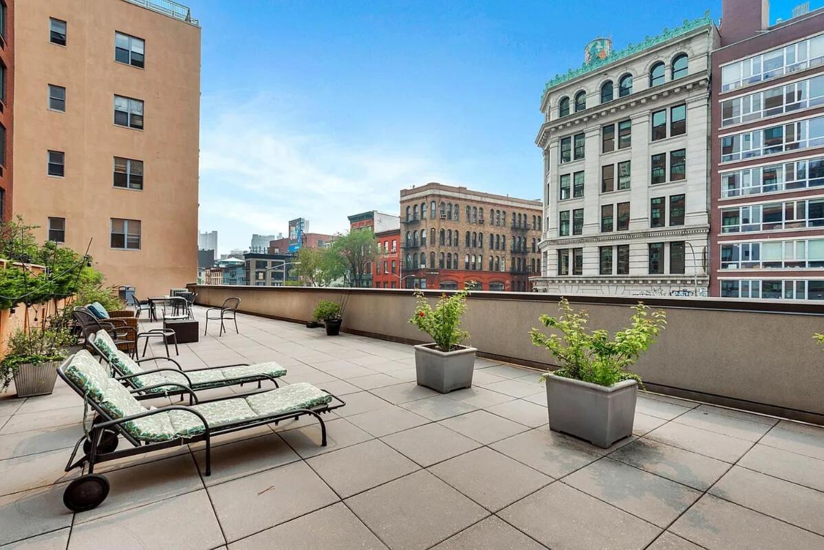 Doorman! High Floor! Views! Elevator! Free Gym! Apartment *