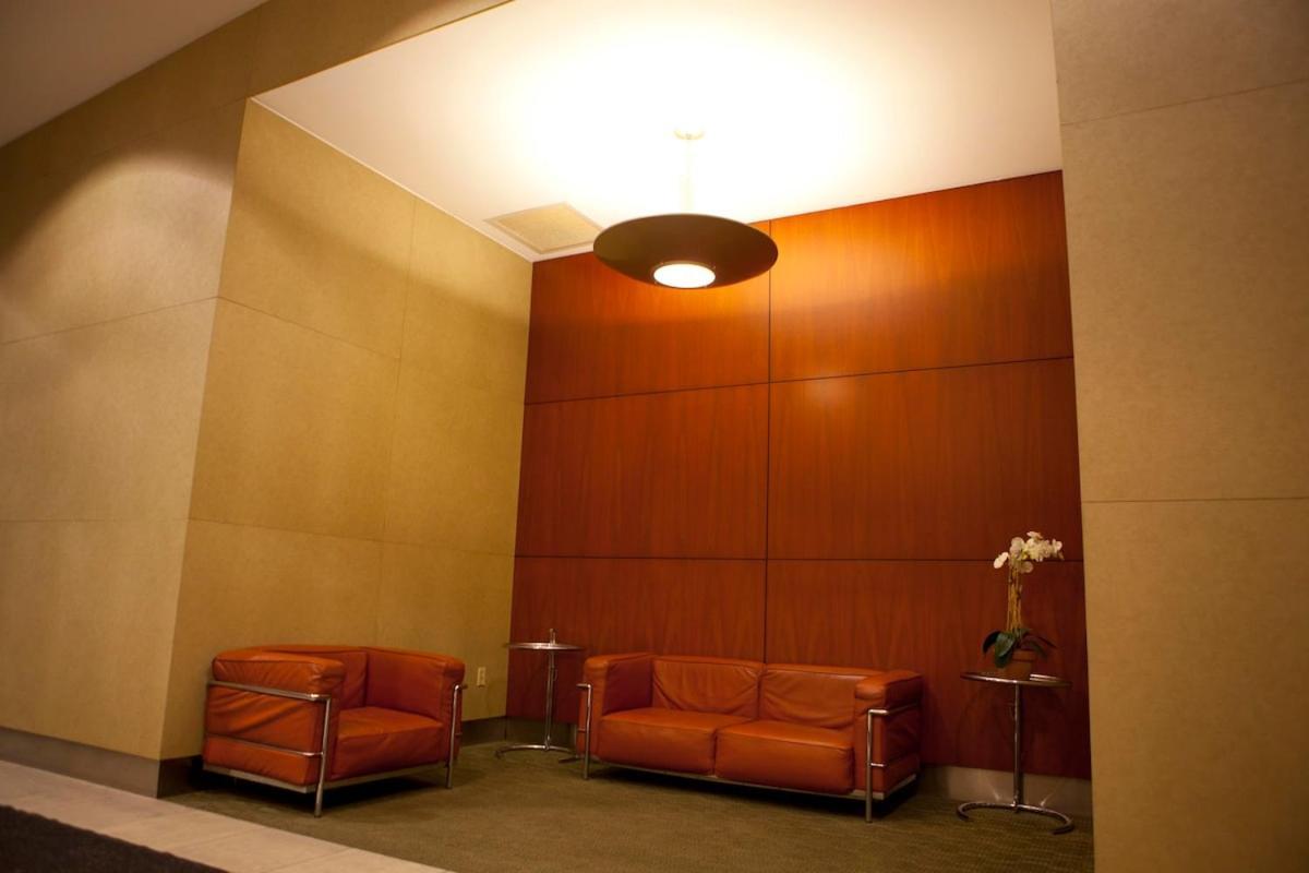 Doorman! High Floor! Views! Elevator! Free Gym!